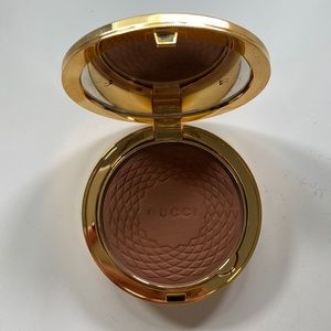 EUC Gucci Bronzer